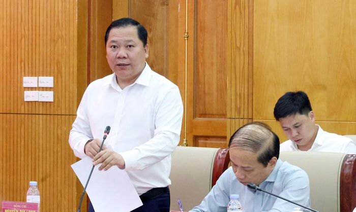 Ông Nguyễn Phi Long, Ủy viên TƯ Đảng, Phó Bí thư Thường trực Đảng uỷ MTTQ, các đoàn thể Trung ương, Phó Chủ tịch UBTƯ MTTQ Việt Nam, phát biểu tại hội nghị