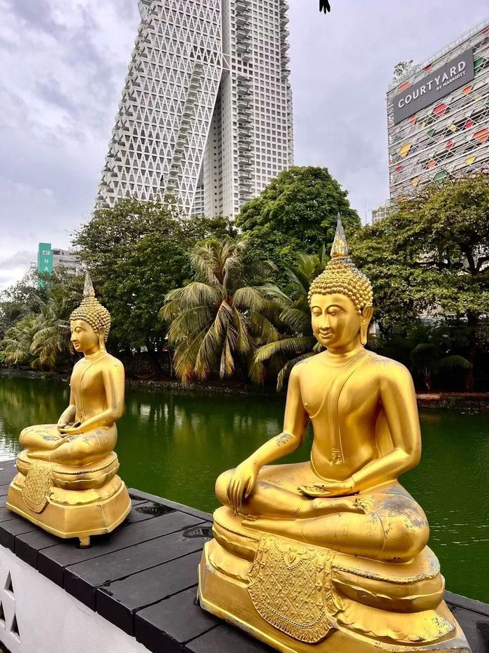 Seema Malakaya Temple, Colombo là ngôi đền mà chị Hà thích nhất ở thủ đô