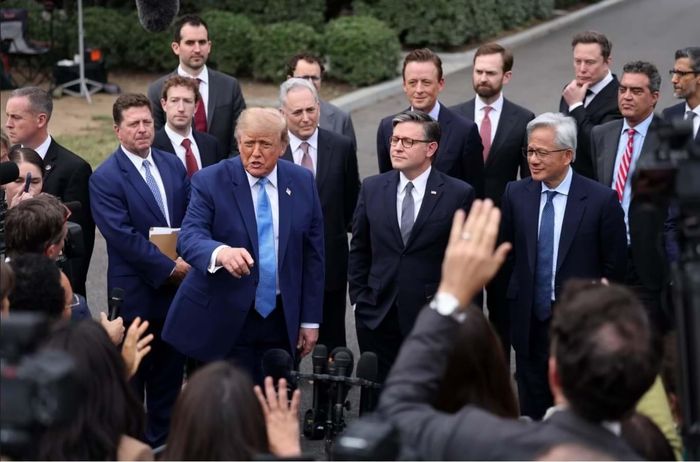 Tổng thống Donald Trump phát biểu trước các phóng viên sau cuộc họp về trí tuệ nhân tạo với các lãnh đạo doanh nghiệp công nghệ tại Nhà Trắng. Ảnh: Shutterstock