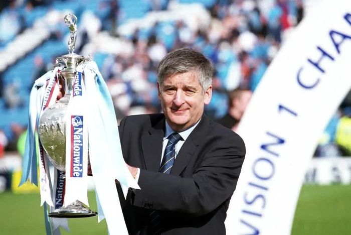 Cựu chủ tịch cho rằng Man City nên bị loại khỏi Premier League. Ảnh: Getty