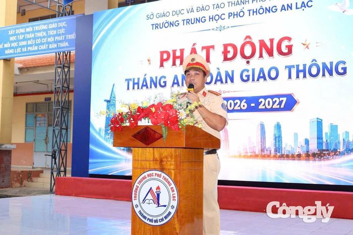 Đội CSGT Phú Lâm phát động Tháng An toàn giao thông năm học 2026-2027.