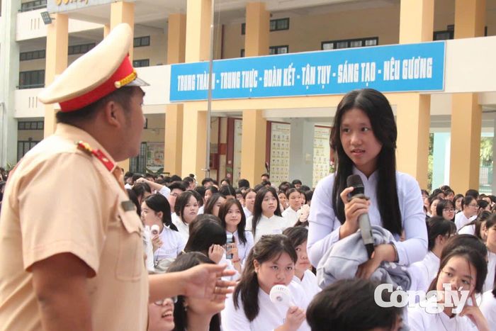 Trang bị kỹ năng giao thông cho học sinh.