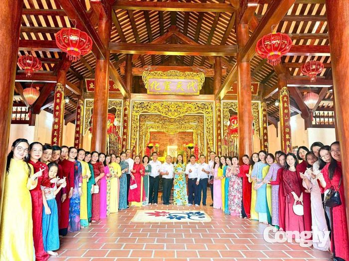 Tập thể TAND khu vực 1 - Cần Thơ với hoạt động về nguồn, dâng hương tại khu di tích văn hóa, lịch sử