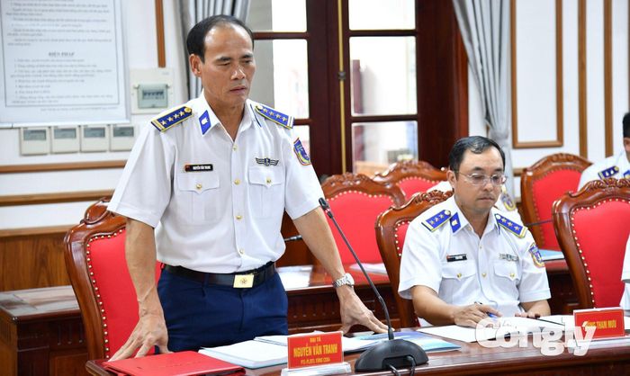Đại tá Nguyễn Văn Tranh - Phó Tư lệnh Pháp luật Bộ Tư lệnh Vùng Cảnh sát biển 4 phát biểu tại Hội nghị