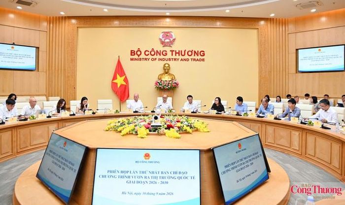 Toàn cảnh phiên họp lần thứ nhất Ban Chỉ đạo Chương trình vươn ra thị trường quốc tế giai đoạn 2026 - 2030