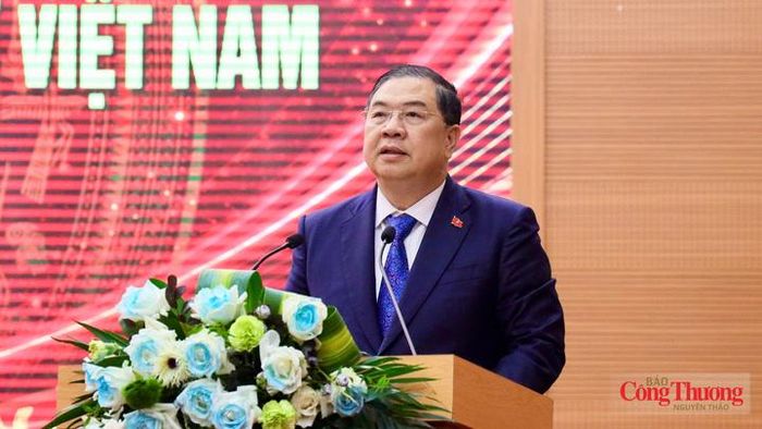 Ủy viên Bộ Chính trị, Phó Thủ tướng Thường trực Chính phủ Phạm Gia Túc phát biểu tại hội thảo.