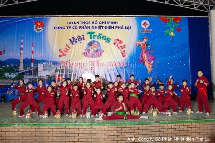 Tiết mục võ thuật của Câu lạc bộ võ thuật phường Chí Linh.