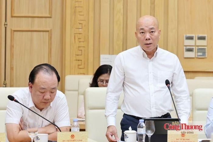 Cục trưởng Cục Xúc tiến thương mại Vũ Bá Phú phát biểu, nêu nhiều giải pháp xúc tiến thương mại, kết nối giao thương.