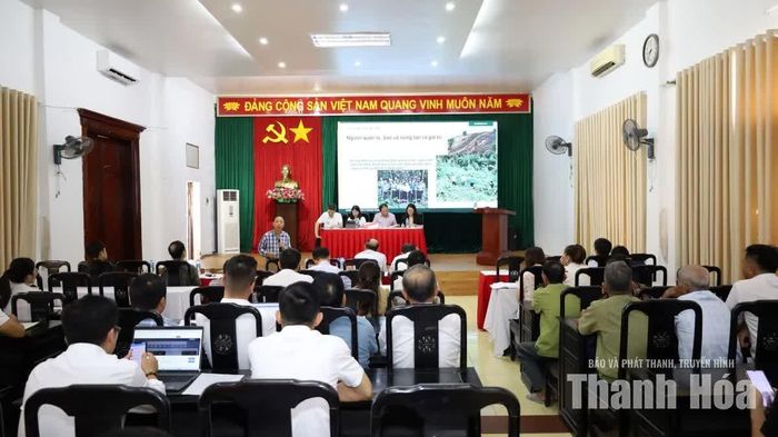 Đại biểu trình bày tham luận tại diễn đàn.
