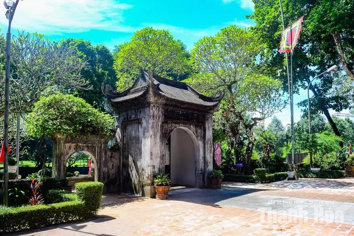 Hằng năm, lễ hội đền Tép được tổ chức vào ngày 21/8 âm lịch và ngày 8 tháng giêng, trong đó ngày 8 tháng giêng là ngày mất của Lê Lai. Tại đây, du khách không chỉ tìm thấy sự thanh tịnh của một không gian thờ tự cổ kính mà còn có dịp trở về với một phần ký ức lịch sử của vùng đất Lam Sơn - nơi những câu chuyện về lòng trung nghĩa, tinh thần xả thân vì đại nghĩa vẫn được gìn giữ trong đời sống cộng đồng.