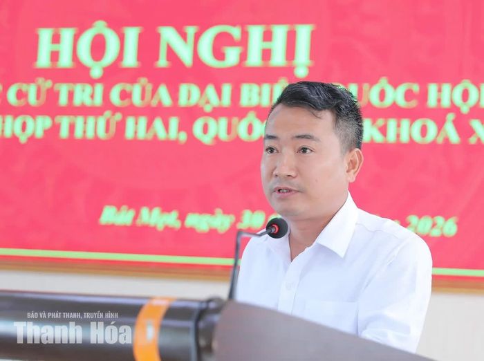 Cử tri xã Bát Mọt phát biểu kiến nghị với Đại biểu Quốc hội.