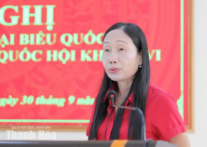Cử tri xã Yên Nhân phát biểu kiến nghị với Đại biểu Quốc hội.