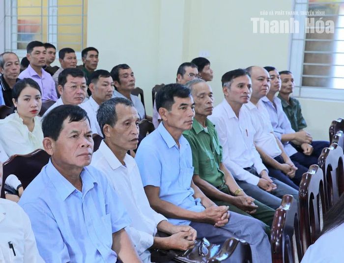 Cử tri xã Yên Nhân và Bát Mọt dự hội nghị.