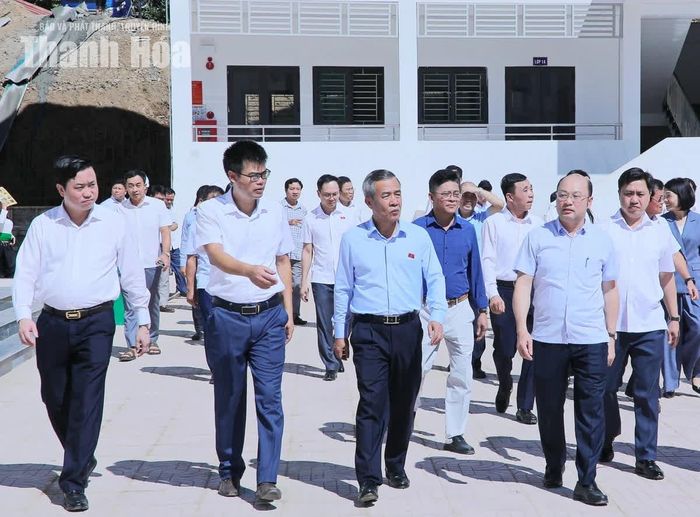 Bí thư Tỉnh ủy Lê Đức Thái kiểm tra cơ sở vật chất tại Trường Phổ thông nội trú Tiểu học và THCS Bát Mọt.