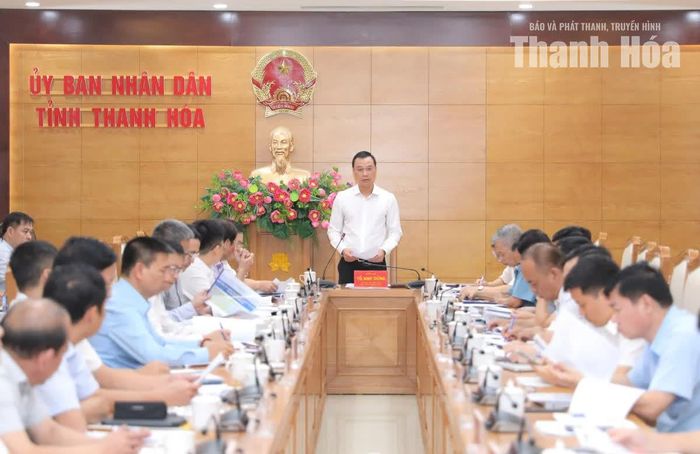 Chủ tịch UBND tỉnh Tô Anh Dũng chủ trì hội nghị.