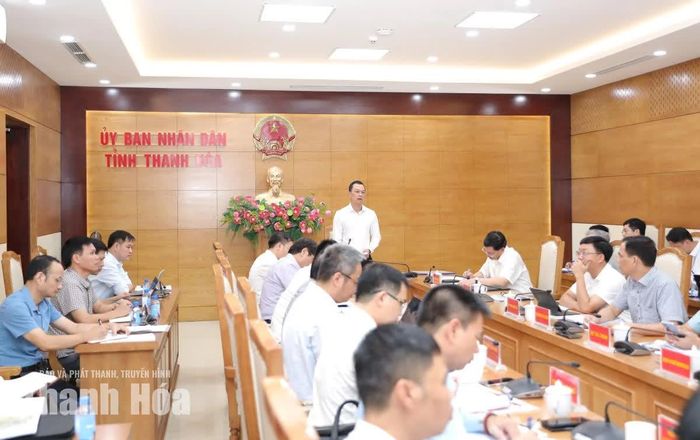 Chủ tịch UBND tỉnh Tô Anh Dũng phát biểu chỉ đạo tại hội nghị.