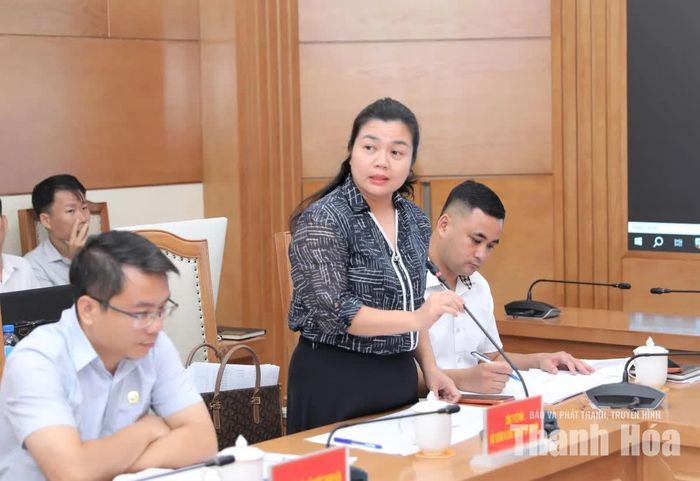 Đại diện Công ty CP Môi trường và Công trình đô thị Thanh Hóa phát biểu tại hội nghị.