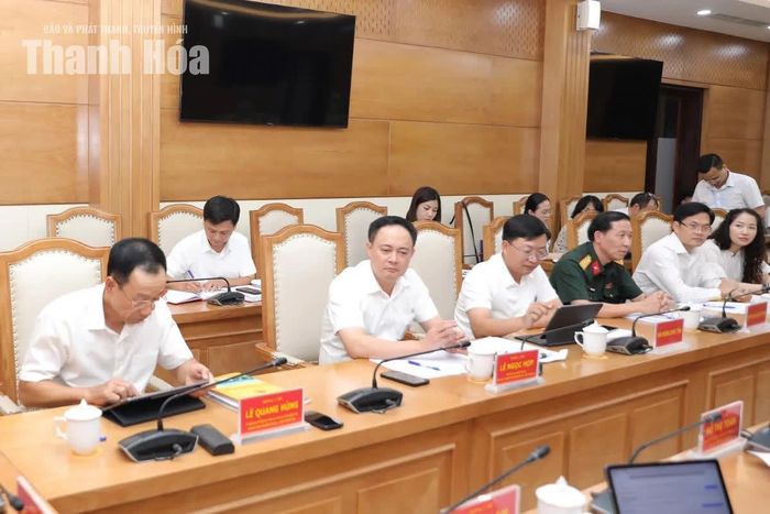 Các đại biểu dự phiên họp.