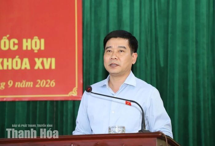Đại biểu Lê Thanh Hoàn phát biểu tiếp thu ý kiến kiến nghị của cử tri xã Quảng Yên.