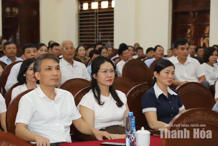 Cử tri xã Thắng Lợi tham gia hội nghị.