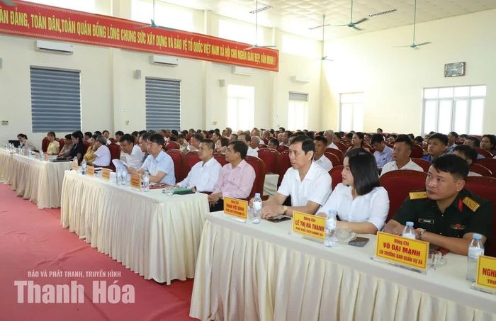 Đại biểu và cử tri xã Quảng Yên tham gia hội nghị.