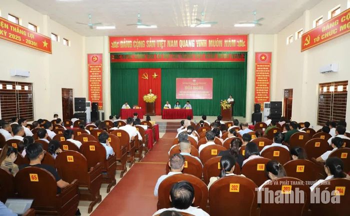 Quang cảnh hội nghị tiếp xúc cử tri tại xã Thắng Lợi.