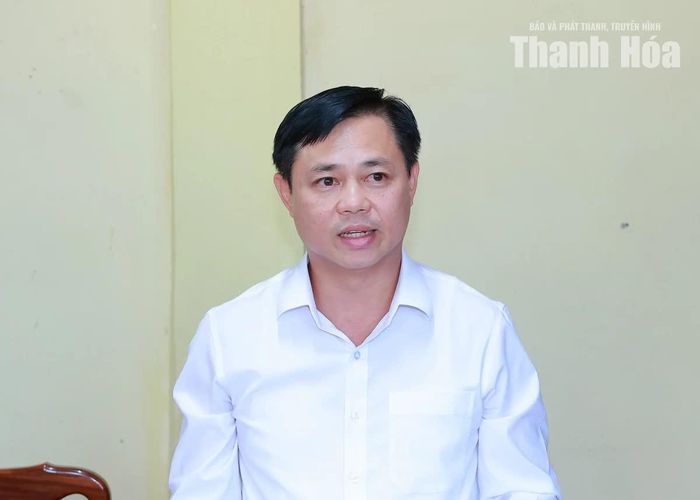 Lãnh đạo xã Kiên Thọ phát biểu tại buổi làm việc.