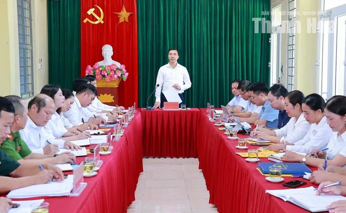Toàn cảnh buổi làm việc.