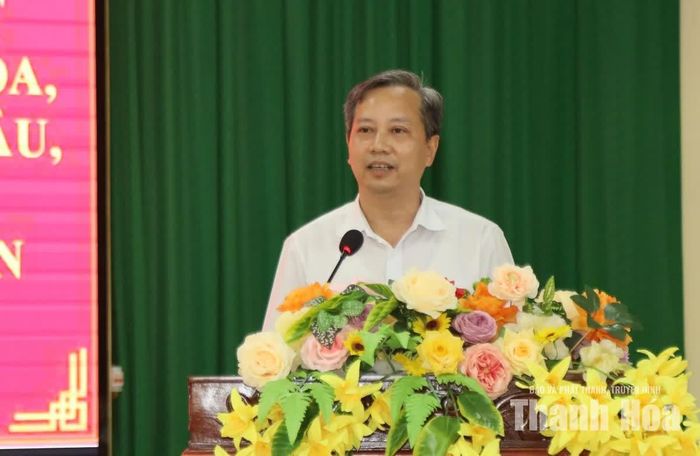 Đại diện lãnh đạo Đảng ủy xã Hoằng Châu phát biểu tại hội nghị.