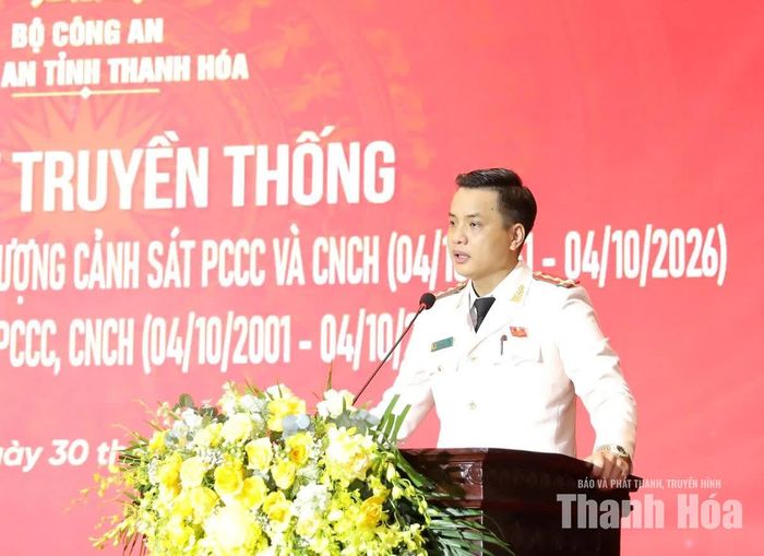 Đại diện cán bộ, chiến sỹ lực lượng Cảnh sát PCCC&CNCH phát biểu tại buổi gặp mặt.