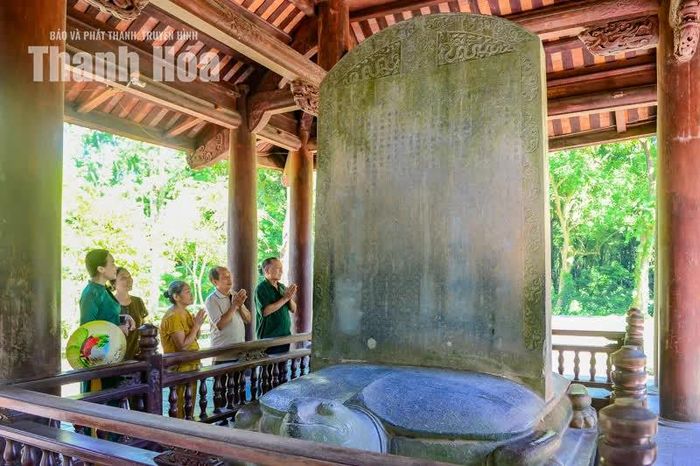Không chỉ có giá trị về kiến trúc và điêu khắc, phần văn khắc trên Bia Vĩnh Lăng là nguồn tư liệu quý về cuộc đời và sự nghiệp của vua Lê Thái Tổ.