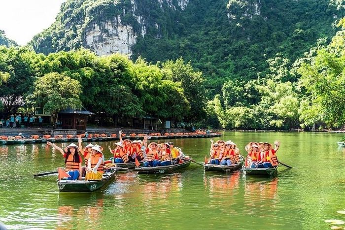 Hiệu quả kinh tế về du lịch của tỉnh Ninh Bình tăng khá mạnh những năm gần đây. Ảnh: T.L