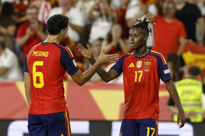 Nico Williams ghi bàn ấn định chiến thắng 4-1 cho La Roja. Ảnh: EPA.