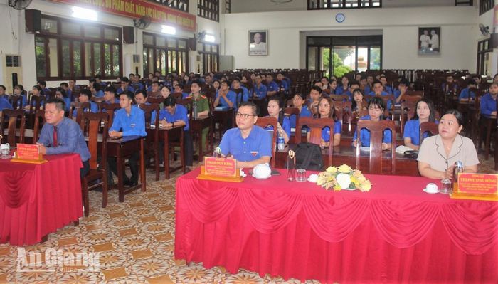 Quang cảnh lễ khai giảng.