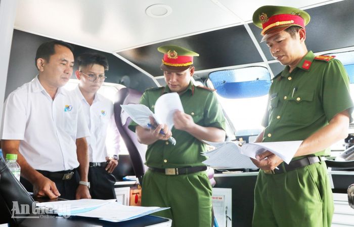 Kiểm tra công tác phòng cháy, chữa cháy tàu Superdong.