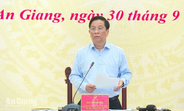 Chủ tịch UBND tỉnh An Giang Hồ Văn Mừng phát biểu kết luận buổi đối thoại.