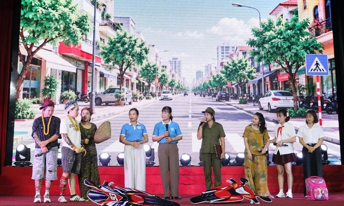  Tiểu phẩm truyền thông về an toàn giao thông của Hội Liên hiệp Phụ nữ phường Tiền Phong. 