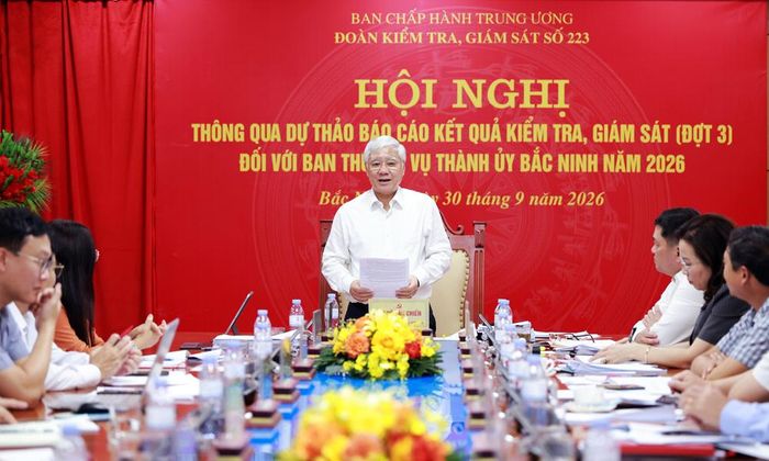 Phó Chủ tịch Thường trực Quốc hội Đỗ Văn Chiến chủ trì làm việc.