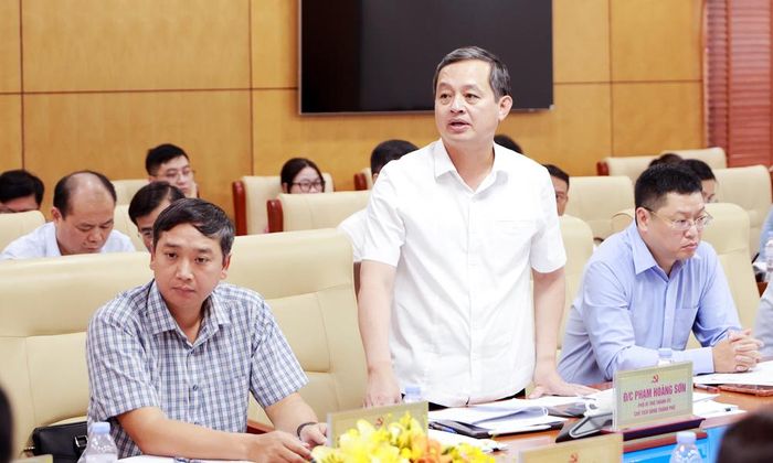 Chủ tịch UBND thành phố Phạm Hoàng Sơn phát biểu làm rõ một số nội dung trong dự thảo báo cáo kết quả kiểm tra, giám sát.