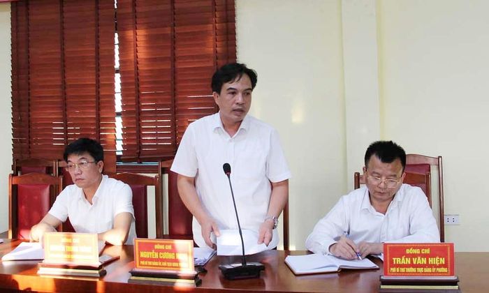  Đồng chí Nguyễn Cương Nghị, Phó Bí thư Đảng ủy, Chủ tịch UBND phường phát biểu tại hội nghị. 