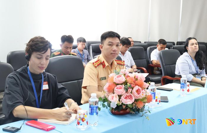 Các đại biểu tham gia chương trình. Ảnh: NGỌC HÀ