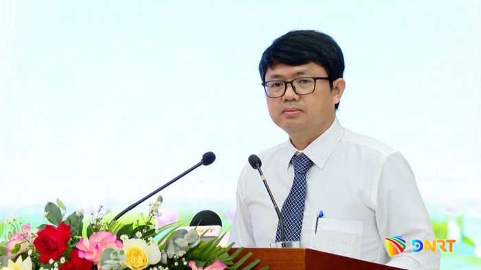 TS. Đỗ Trường Giang, Phó Vụ trưởng Vụ Tổng hợp, Văn phòng Chủ tịch nước trình bày tham luận. Ảnh: T.HUY - T. CÔNG
