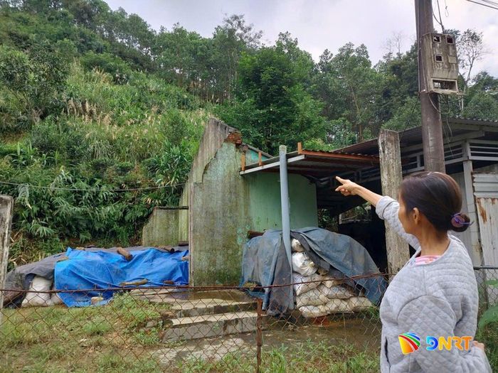 Khu vực từng xảy ra sạt lở đất, hiện thuộc vùng có nguy cơ sạt lở cao tại thôn Bồng Miêu. Ảnh: N.ĐOAN