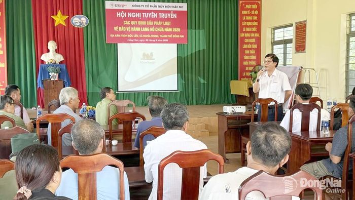 Ông Đinh Văn Sơn - Phó Tổng giám đốc Công ty Cổ phần Thuỷ điện Thác Mơ phát biểu tại hội nghị. Ảnh: Thanh Lâm