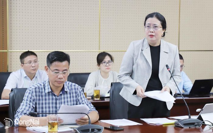 Thành ủy viên, Giám đốc Sở Văn hóa, Thể thao và Du lịch thành phố Lê Thị Ngọc Loan báo cáo tại buổi làm việc. Ảnh: My Ny