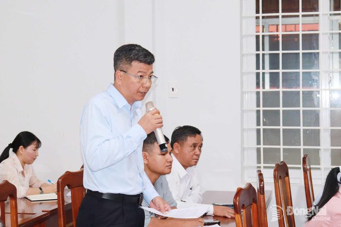 Đại diện Trung tâm Y tế khu vực Bù Gia Mập báo cáo tại cuộc họp. Ảnh: Hạnh Dung