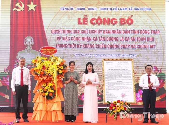 Lễ công bố Quyết định của Chủ tịch UBND tỉnh Đồng Tháp công nhận Tân Dương là xã An toàn khu trong thời kỳ kháng chiến chống Pháp và chống Mỹ diễn ra trong niềm tự hào của Đảng bộ, chính quyền và Nhân dân toàn xã.