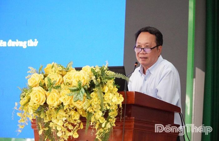 Bác sĩ chuyên khoa II Đinh Minh Lộc, Phó Giám đốc Bệnh viện Phổi Đồng Tháp thông tin chuyên đề về bệnh phổi tắc nghẽn mạn tính.