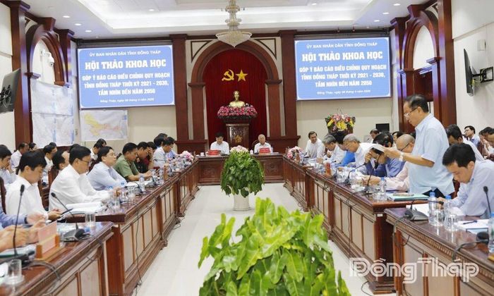 Chuyên gia đóng góp ý kiến tại Hội thảo khoa học.