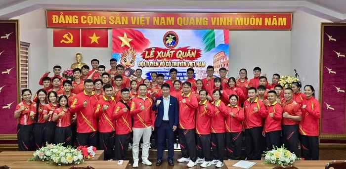 Đoàn võ cổ truyền Việt Nam thực hiện nghi thức xuất quân tham dự Giải vô địch và vô địch trẻ thế giới võ cổ truyền Việt Nam - Italia 2026. Ảnh: ĐVCC